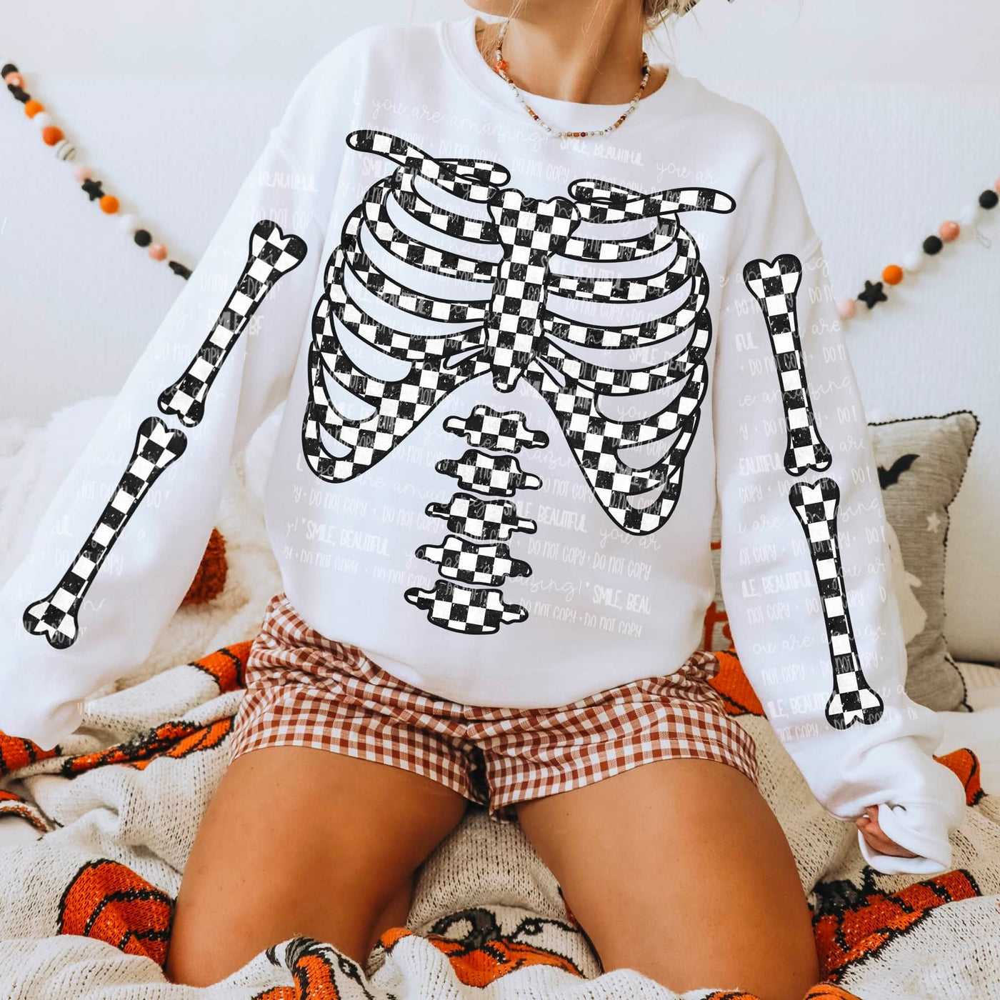 Checkered Skeleton Graphic Sweatshirt – Spooky Halloween Ribcage Crewneck