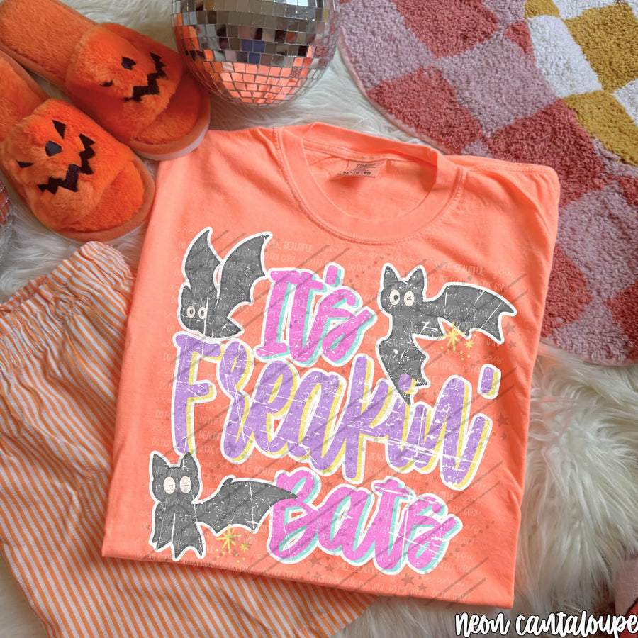 It's Freakin Bats Halloween Graphic Tee – Retro Cute Bat Shirt