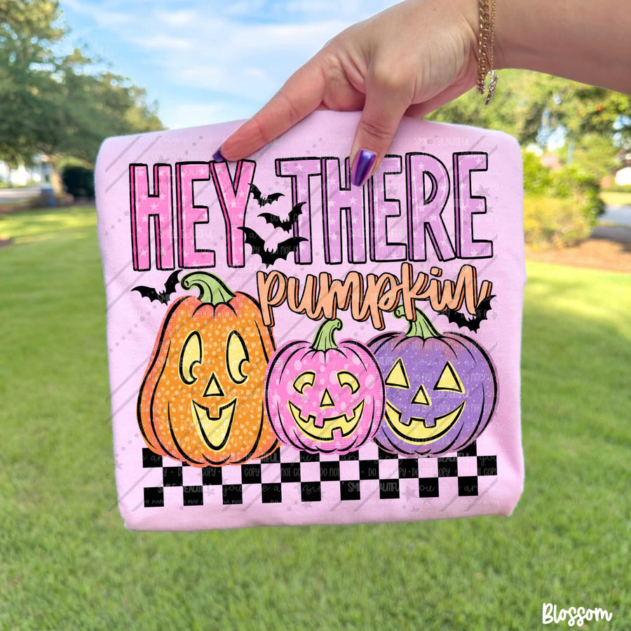 Hey There Pumpkin Halloween Graphic Tee – Pink Retro Jack O Lantern Shirt