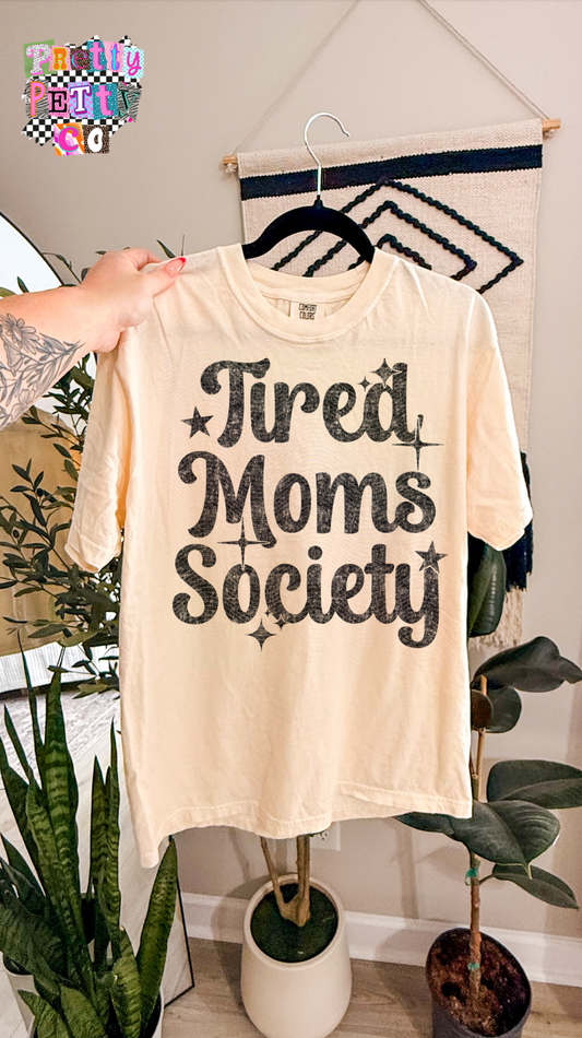Tired Moms Society Shirt – Funny Mom Life Graphic Tee – Relatable Motherhood T-Shirt – Exhausted Mom Apparel – Gift for Moms