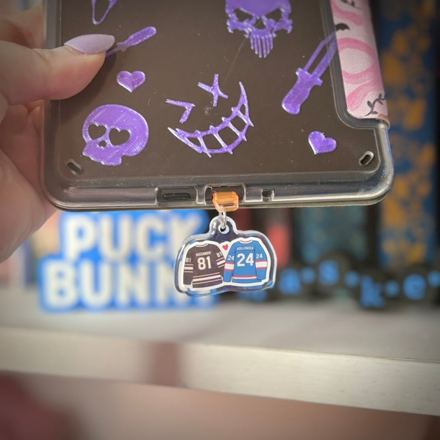 Hockey Boys USB-C Kindle Charm