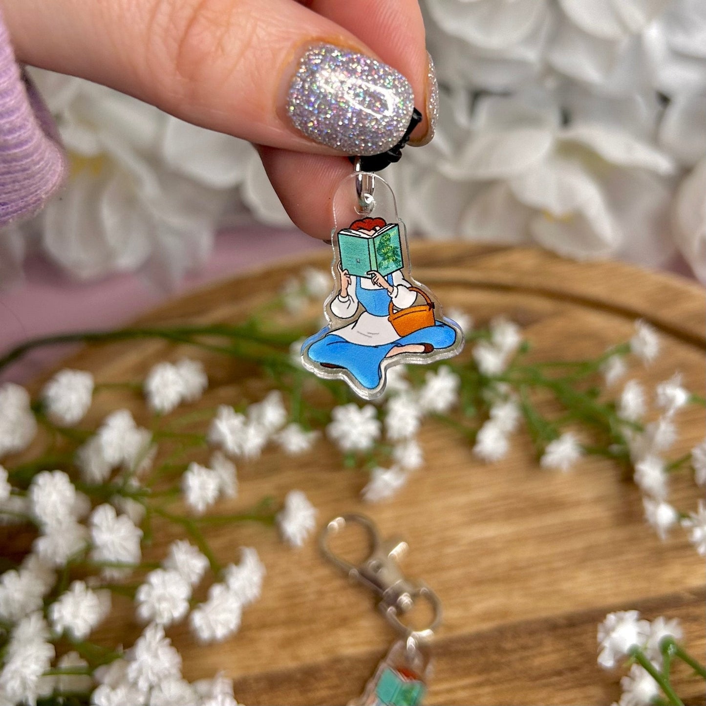 Princess Reading A Court of Mist and Fury Dust Plug USB-C